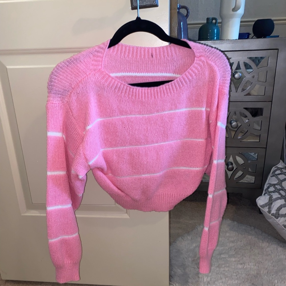Cute Pink cropped sweater